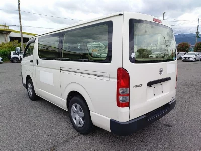 TOYOTA HIACE