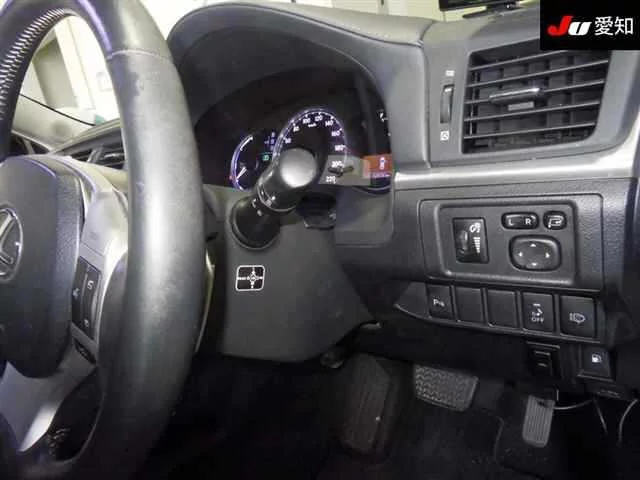 Lexus CT200h  с аукциона в Японии