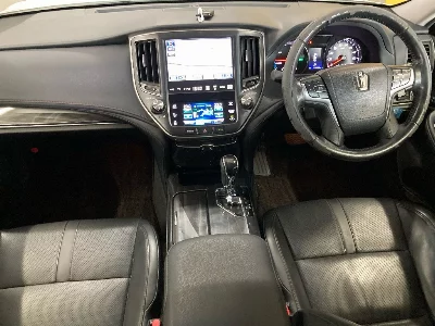 Toyota CROWN HYBRID