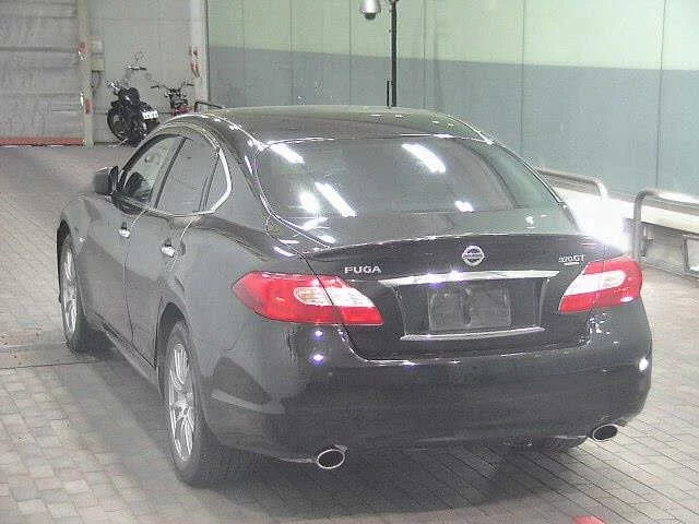 Nissan Fuga  с аукциона в Японии