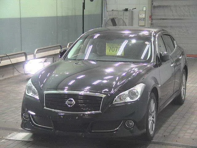 Nissan Fuga  с аукциона в Японии