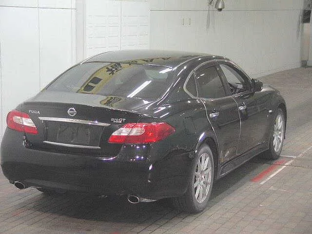 Nissan Fuga  с аукциона в Японии