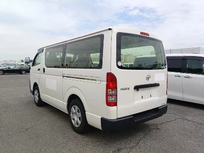 TOYOTA HIACE