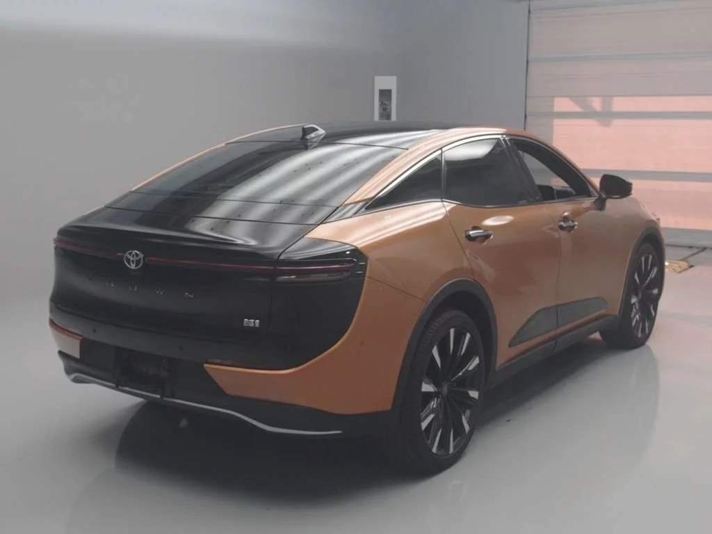 Toyota Crown Crossover  с аукциона в Японии