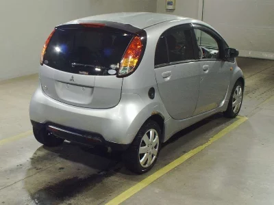Mitsubishi i