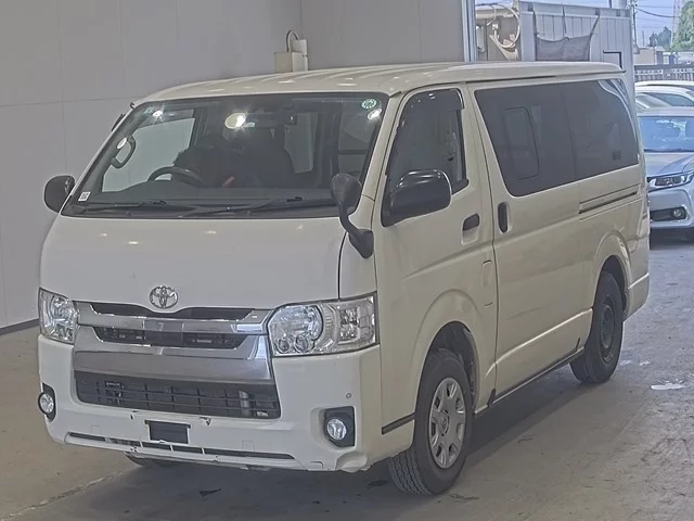 Toyota RegiusAce  с аукциона в Японии