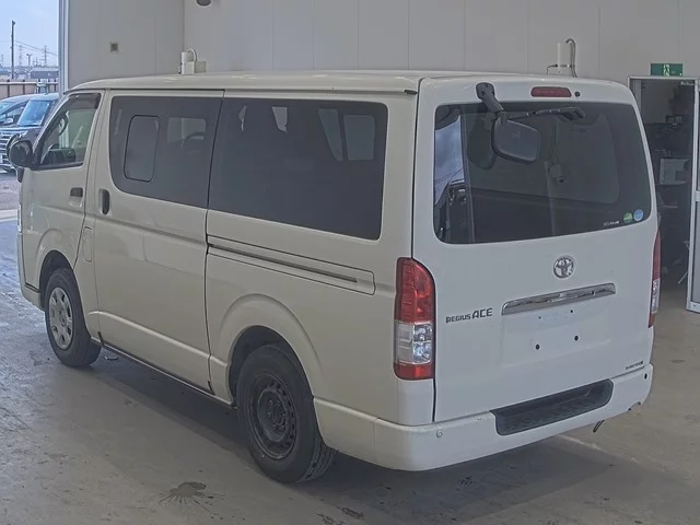 Toyota RegiusAce  с аукциона в Японии