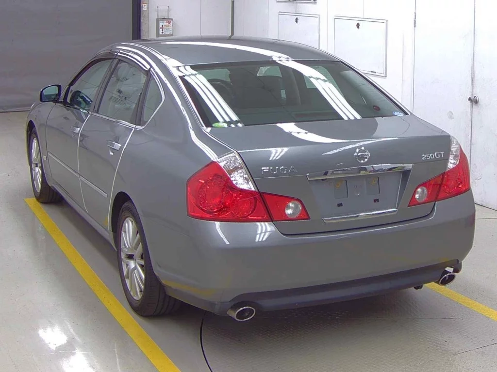 Nissan Fuga  с аукциона в Японии