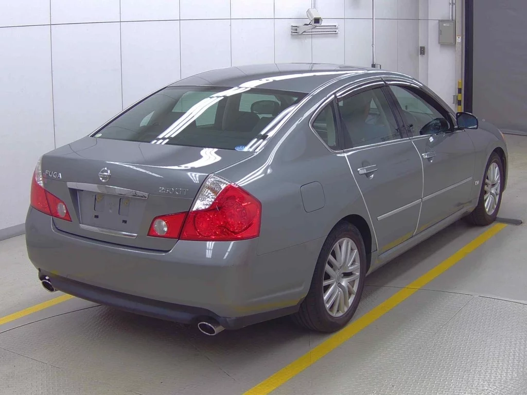 Nissan Fuga  с аукциона в Японии