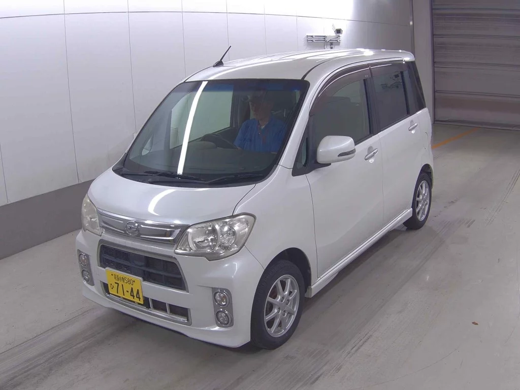 Daihatsu Tanto Exe  с аукциона в Японии
