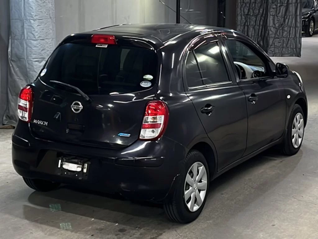 Nissan March  с аукциона в Японии