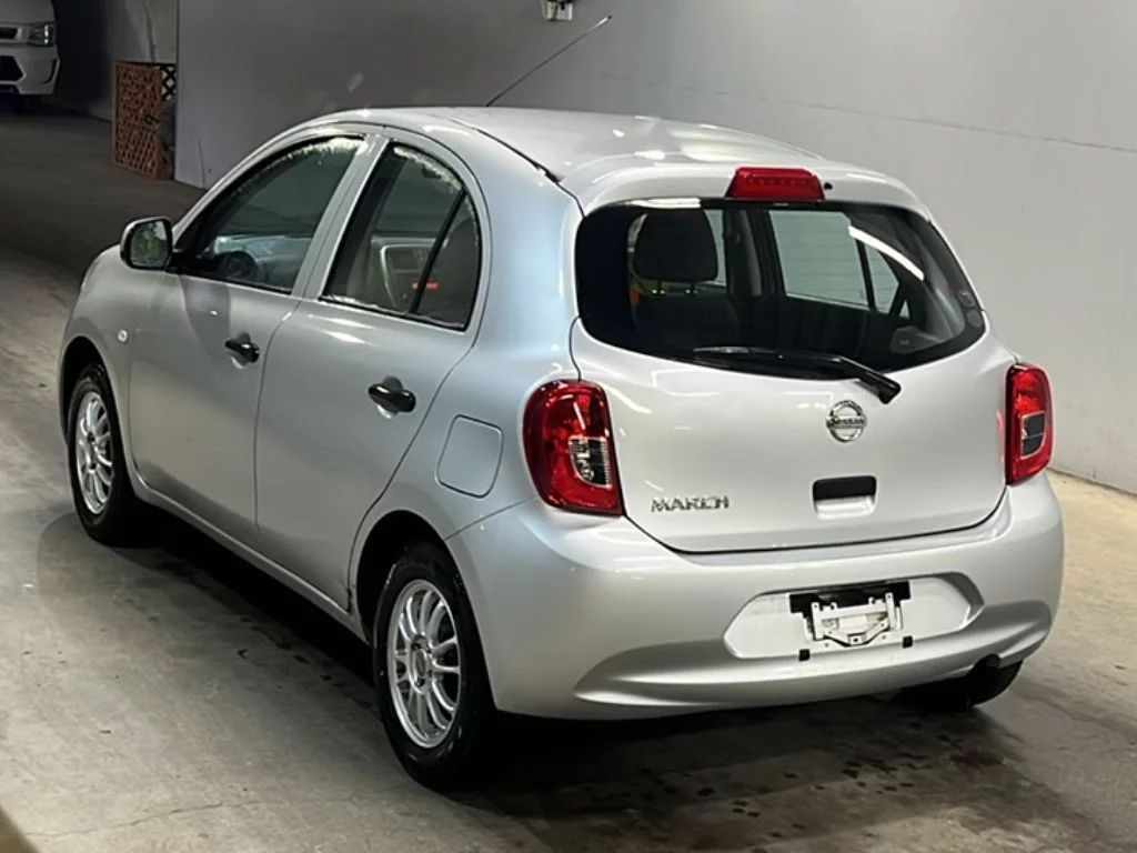 Nissan March  с аукциона в Японии