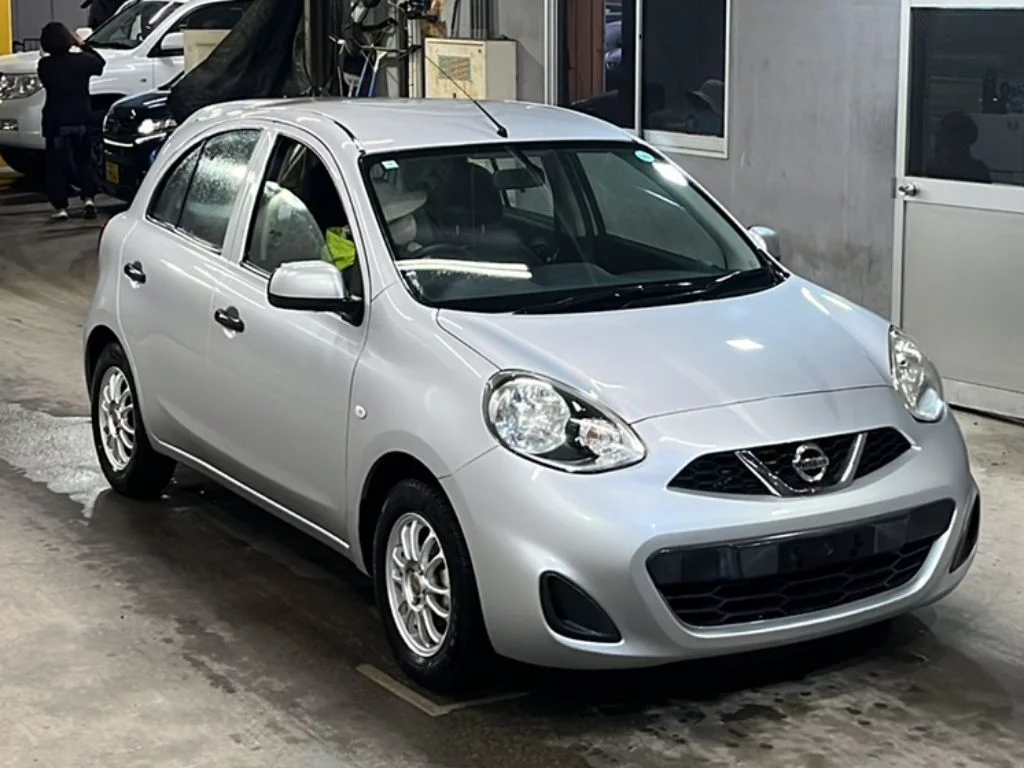 Nissan March  с аукциона в Японии