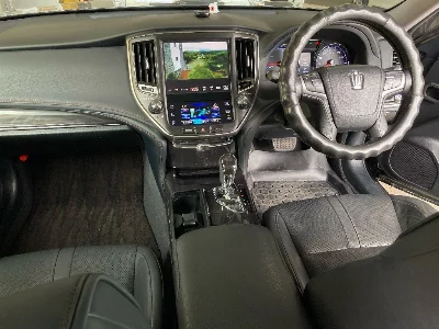 Toyota CROWN HYBRID