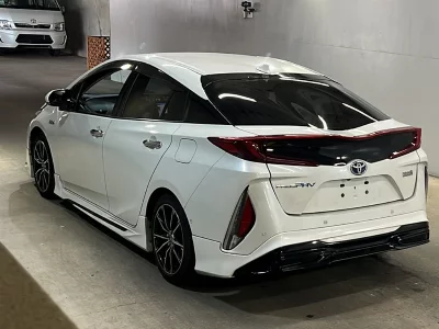 Toyota Prius PHV