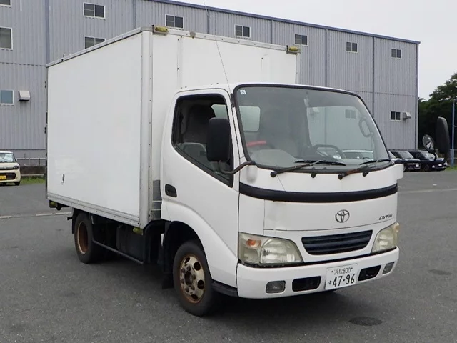 Toyota Dyna  с аукциона в Японии