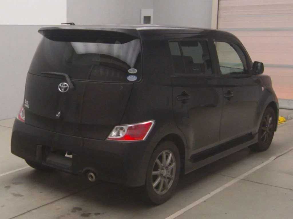 Toyota bB  с аукциона в Японии