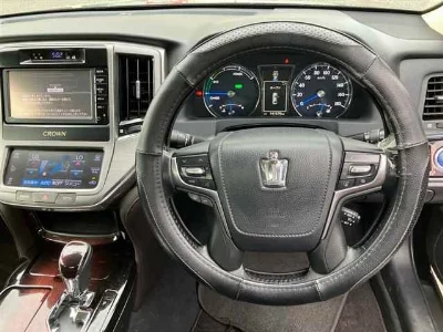 Toyota CROWN HYBRID