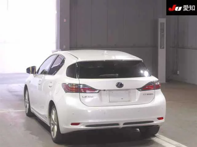 Lexus CT200h  с аукциона в Японии