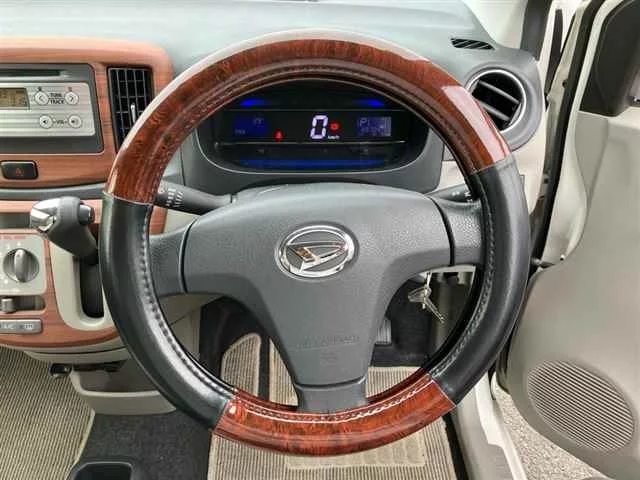 Daihatsu Mira e:S  с аукциона в Японии