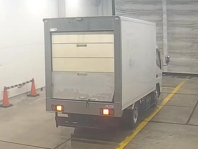 Mitsubishi Fuso Canter  с аукциона в Японии