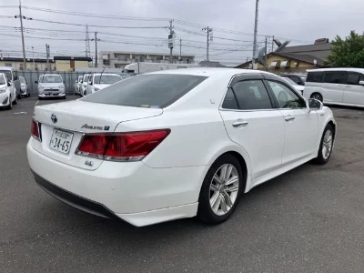 Toyota CROWN HYBRID
