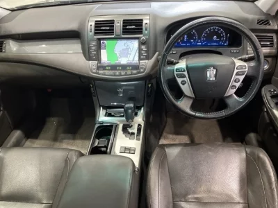 Toyota CROWN HYBRID