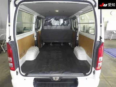 TOYOTA HIACE VAN