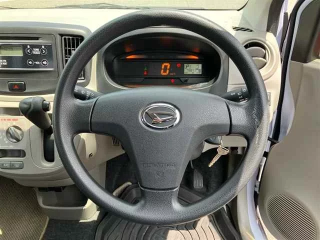 Daihatsu Mira e:S  с аукциона в Японии