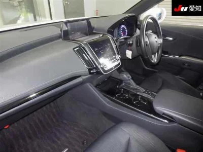 Toyota CROWN HYBRID