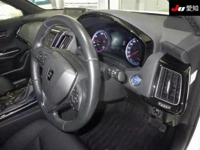 Toyota CROWN HYBRID