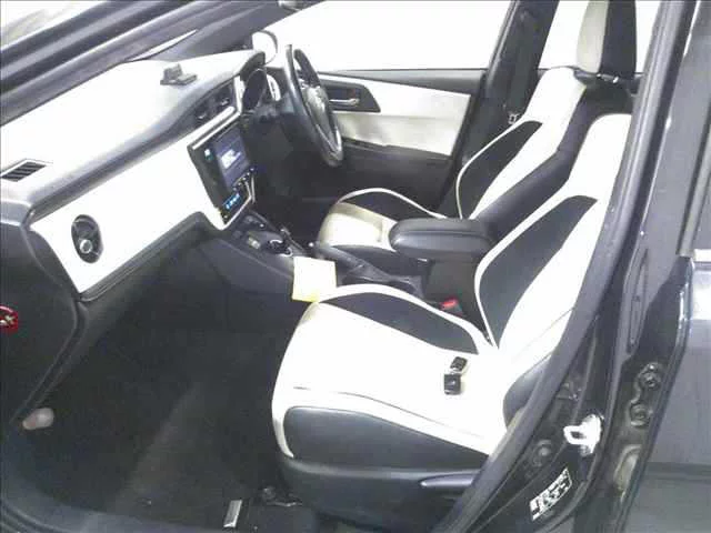 Toyota Auris  с аукциона в Японии