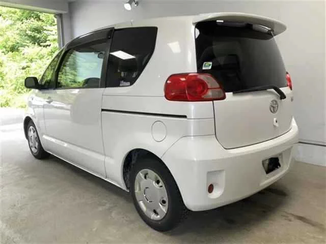 Toyota Porte  с аукциона в Японии
