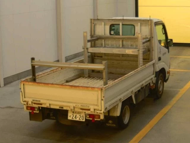 Toyota Dyna  с аукциона в Японии