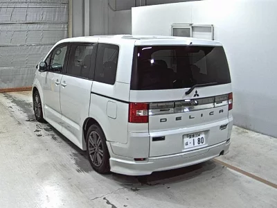 Mitsubishi Delica D:5