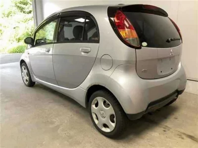 Mitsubishi i