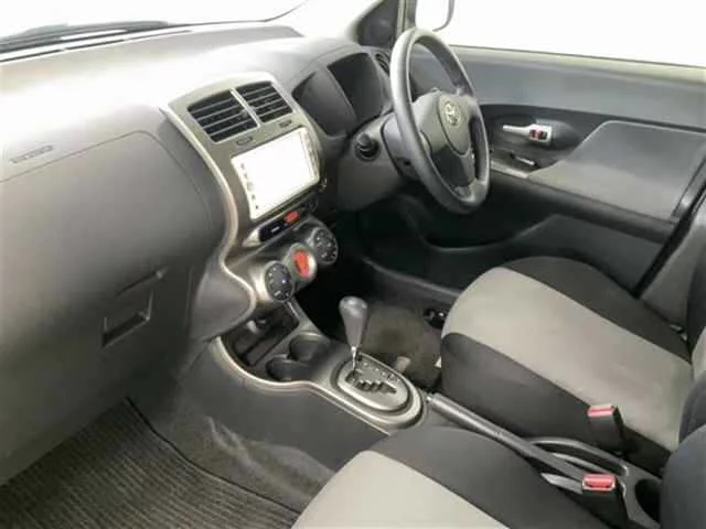 Toyota Ist  с аукциона в Японии