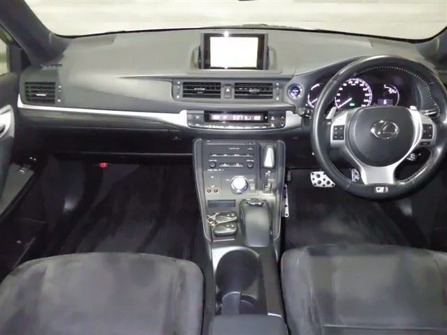 Lexus CT200h  с аукциона в Японии