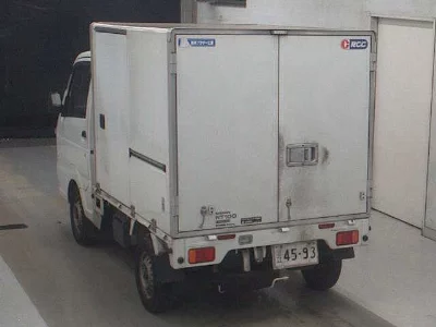 Nissan NT100 Clipper