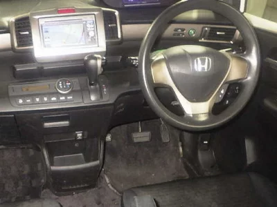 HONDA FREED SPIKE