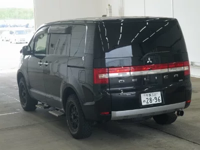 Mitsubishi Delica D:5