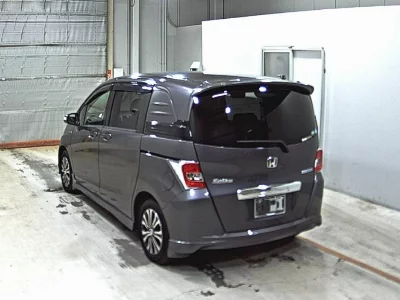 Honda FREED SPIKE HYBRID