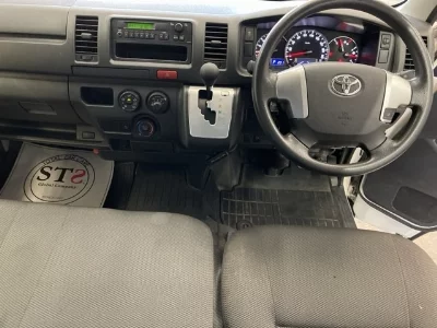 TOYOTA HIACE