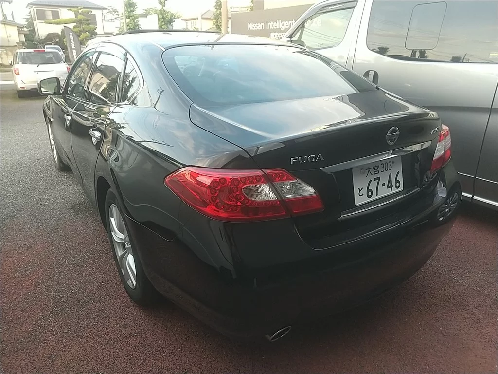 Nissan Fuga  с аукциона в Японии