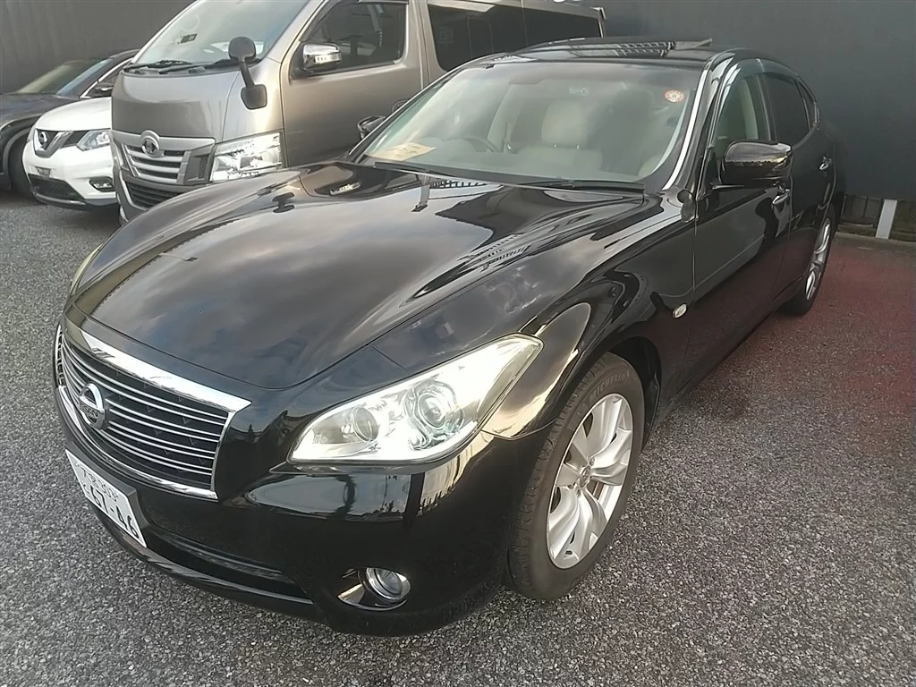 Nissan Fuga  с аукциона в Японии
