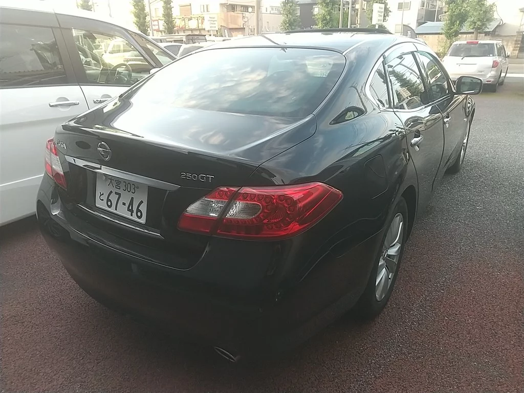 Nissan Fuga  с аукциона в Японии