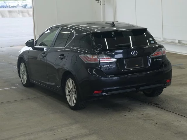 Lexus CT200h  с аукциона в Японии