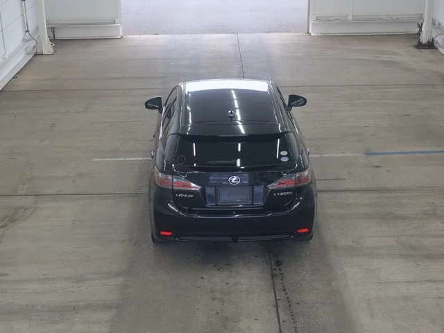 Lexus CT200h  с аукциона в Японии