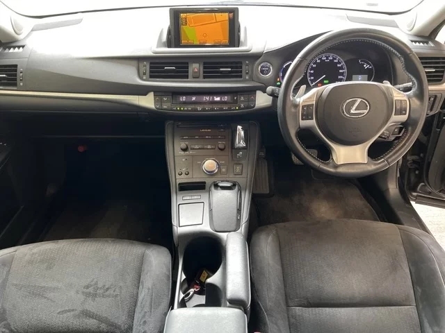 Lexus CT200h  с аукциона в Японии