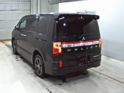 Mitsubishi Delica D:5